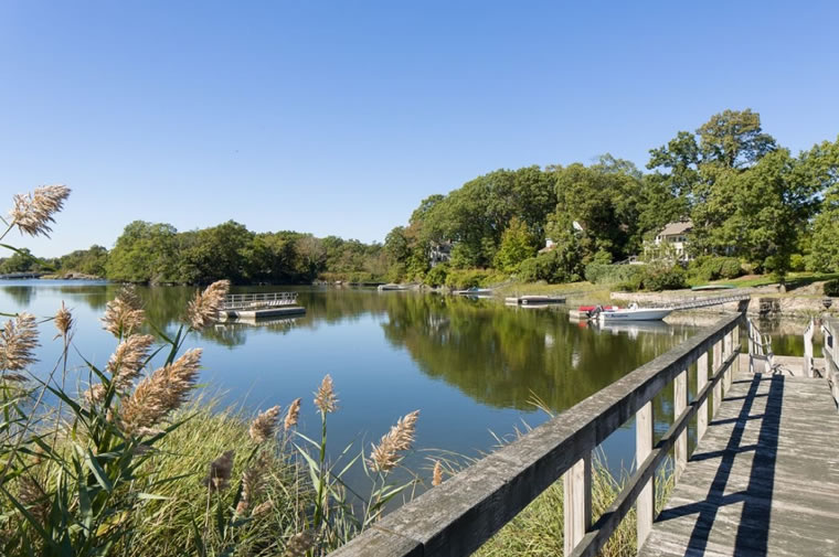 waterfront home in mamaroneck, new york