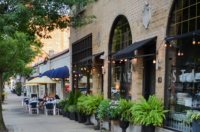 larchmont village cafe with tables