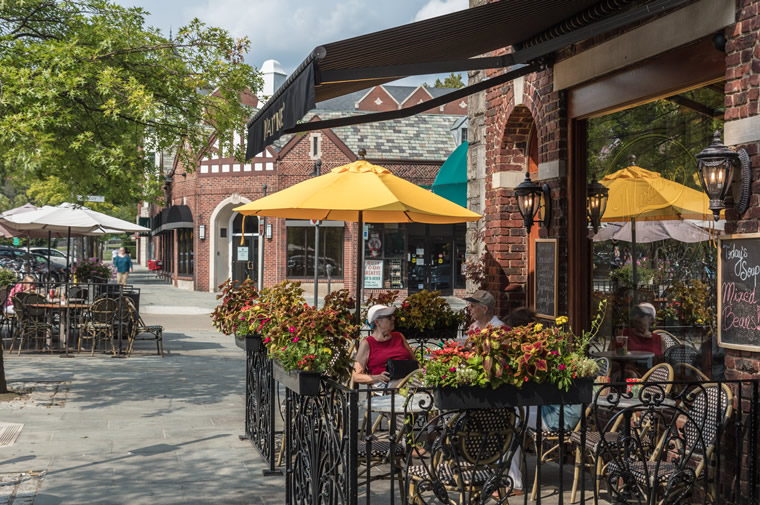 sidewalk cafe in scarsdale